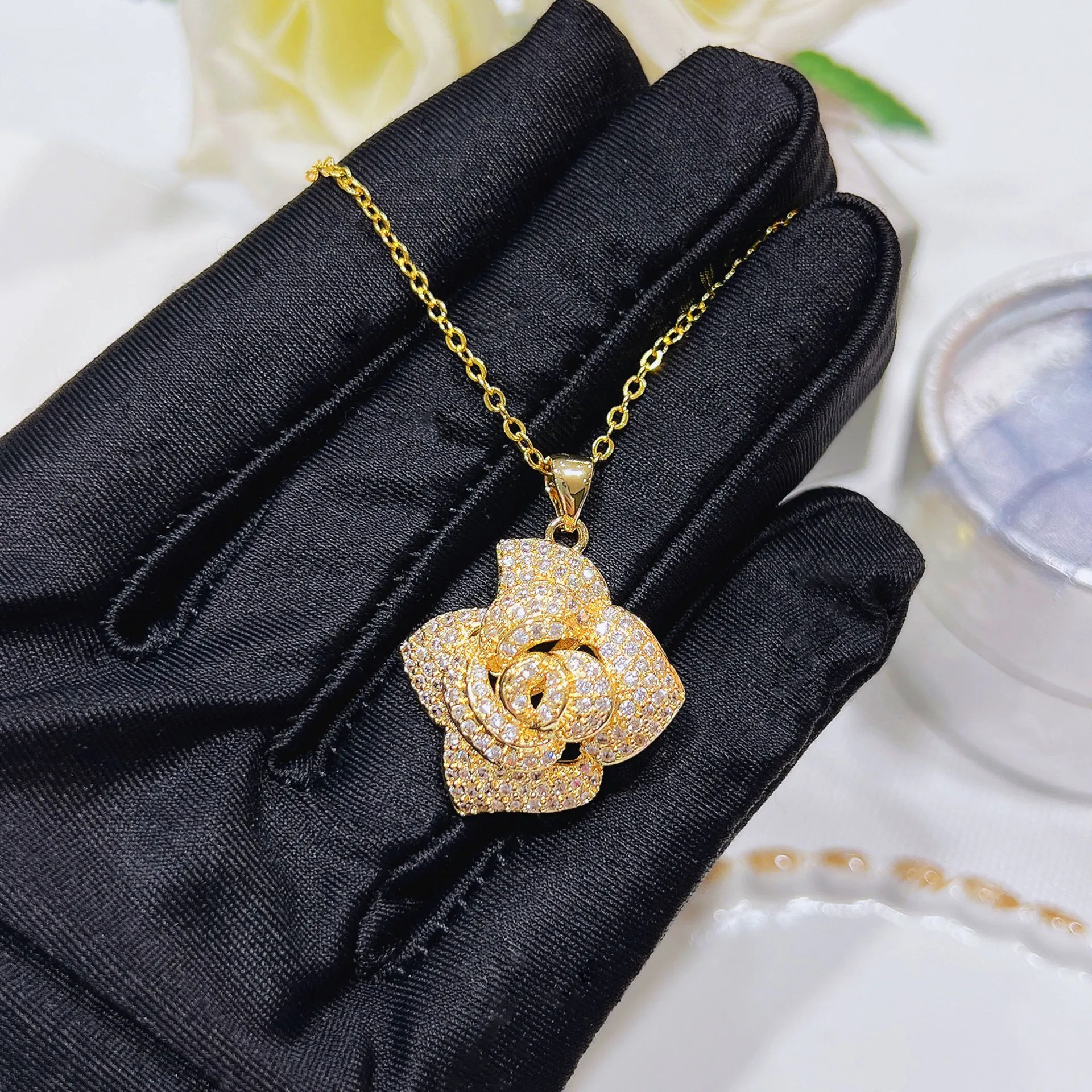 

Genuine 14K Gold Diamond Pendant Necklaces for Women TRENDY Collares Mujer 45cm Diamond Necklaces Pendant Females Naszyjnik