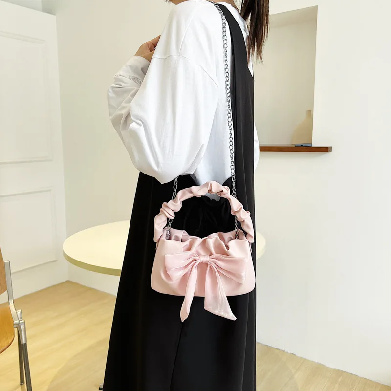韓国商品/ORDINARY HOLIDAY アイレット スリム ミニバッグ ショルダーバッグ ミニバッグ 斜めがけ PUレザー 合皮 大人っぽ