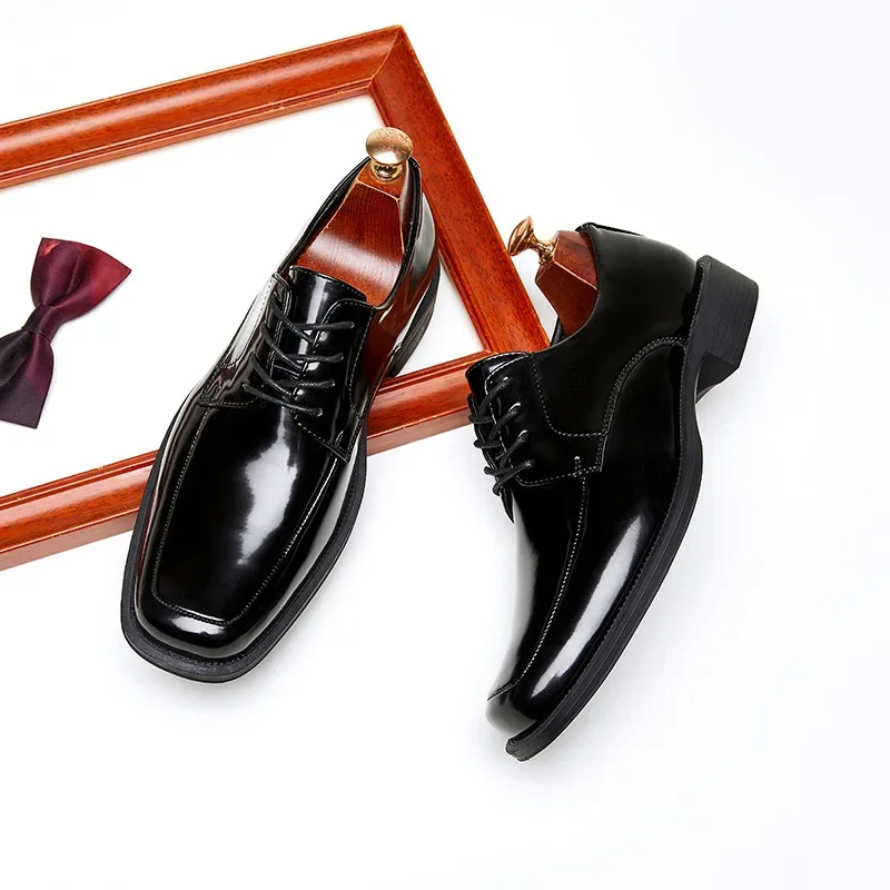 春秋のメンズシューズ、レースアップ、レジャー、オフィス、ビジネス、明るいドレスシューズ、メンズパーティー、結婚式、ファッション、スクエアトゥ、レザーシューズ