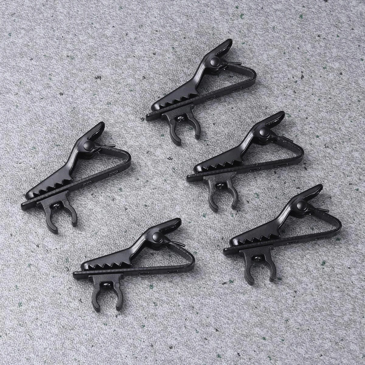 

10pcs Microphone Lapel Clips Lavalier Collar Clip for Microphone Mic ( Black )