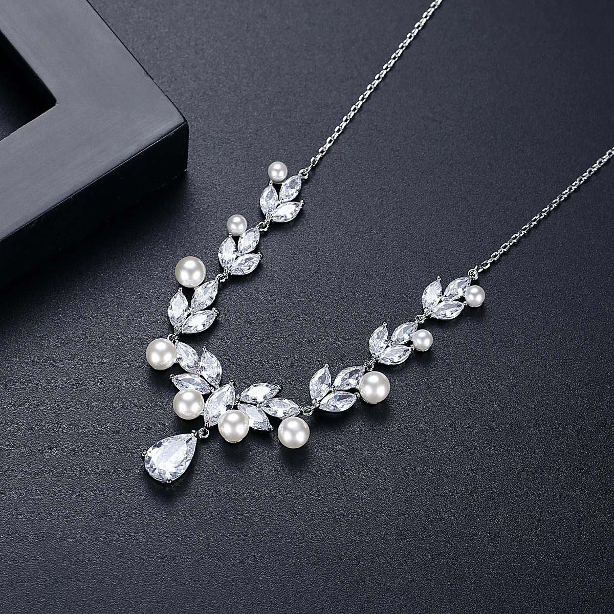 LUOTEEMI European and American Wedding Bridal Imitation Pearl Necklace for Women Cubic Zircon Bride Ceremony Party Accessories