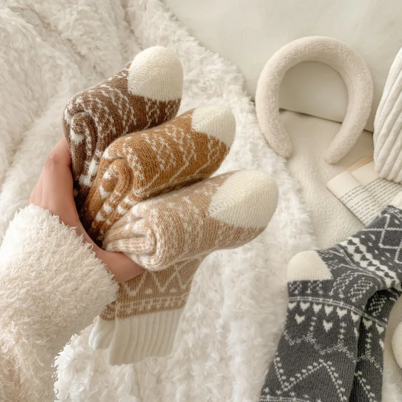 5 Pairs of Women's Warm Winter Socks, Ethnic Style Diamond Pattern Mid-tube Cold-proof Socks, Soft and Comfortable Outdoor Socks 2 5 Pairs of Women's Warm Winter Socks, Ethnic Style Diamond Pattern Mid-tube Cold-proof Socks, Soft and Comfortable Outdoor Socks 2