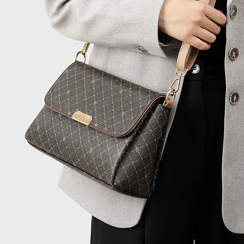 

2023 New Niche Women Small Square Bag Premium Feel Hand Bill of Ladle Shoulder Bag Designer Fashion Versatile Bag