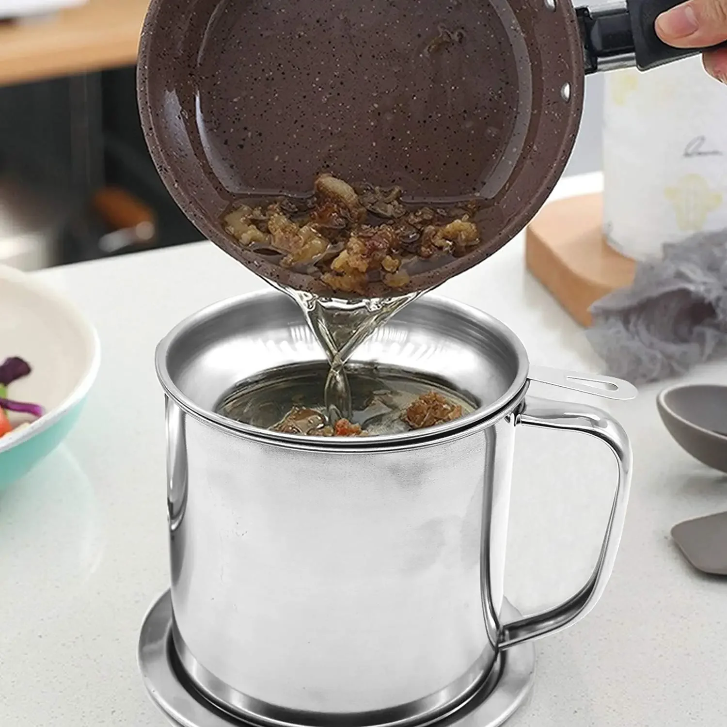 Oil Container Bacon Grease Container Kitchen with Strainer for Store Meat Frying Oil and Cooking Grease Storage oil container