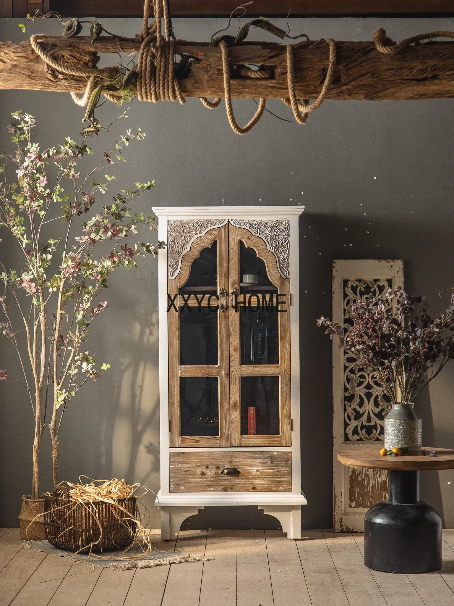 

Винный шкаф с двумя дверцами, боковой шкаф в стиле ретро