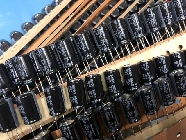 2026 10pcs NEW RUBYCON ZLH 25V680UF 10X16MM 105 degrees 680UF/25V high frequency low resistance and long life zlh 680Uf 25v