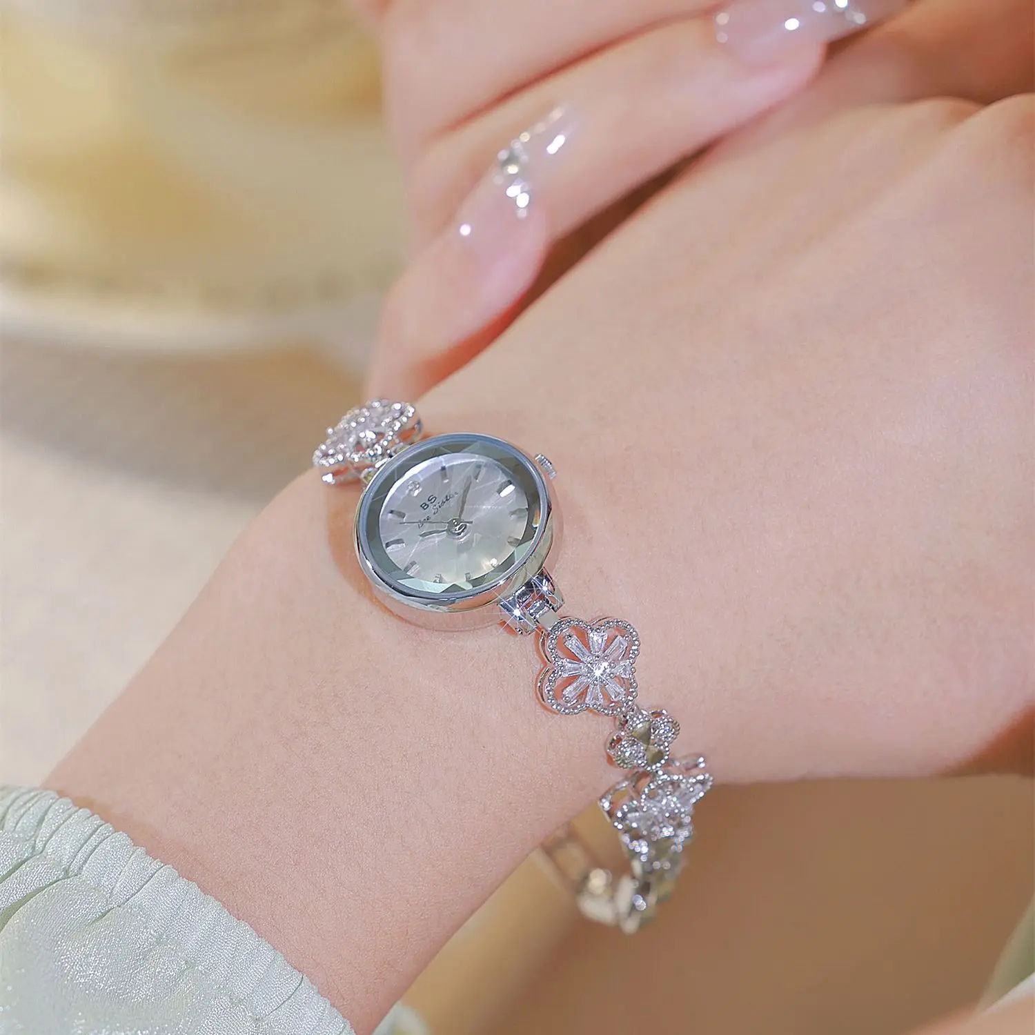 New Luxury Ladies Watch Gold Silver Small Bracelet Quartz Wristwatches 2023 Fashion Woman Watch Wrist Gift For Girlfriend