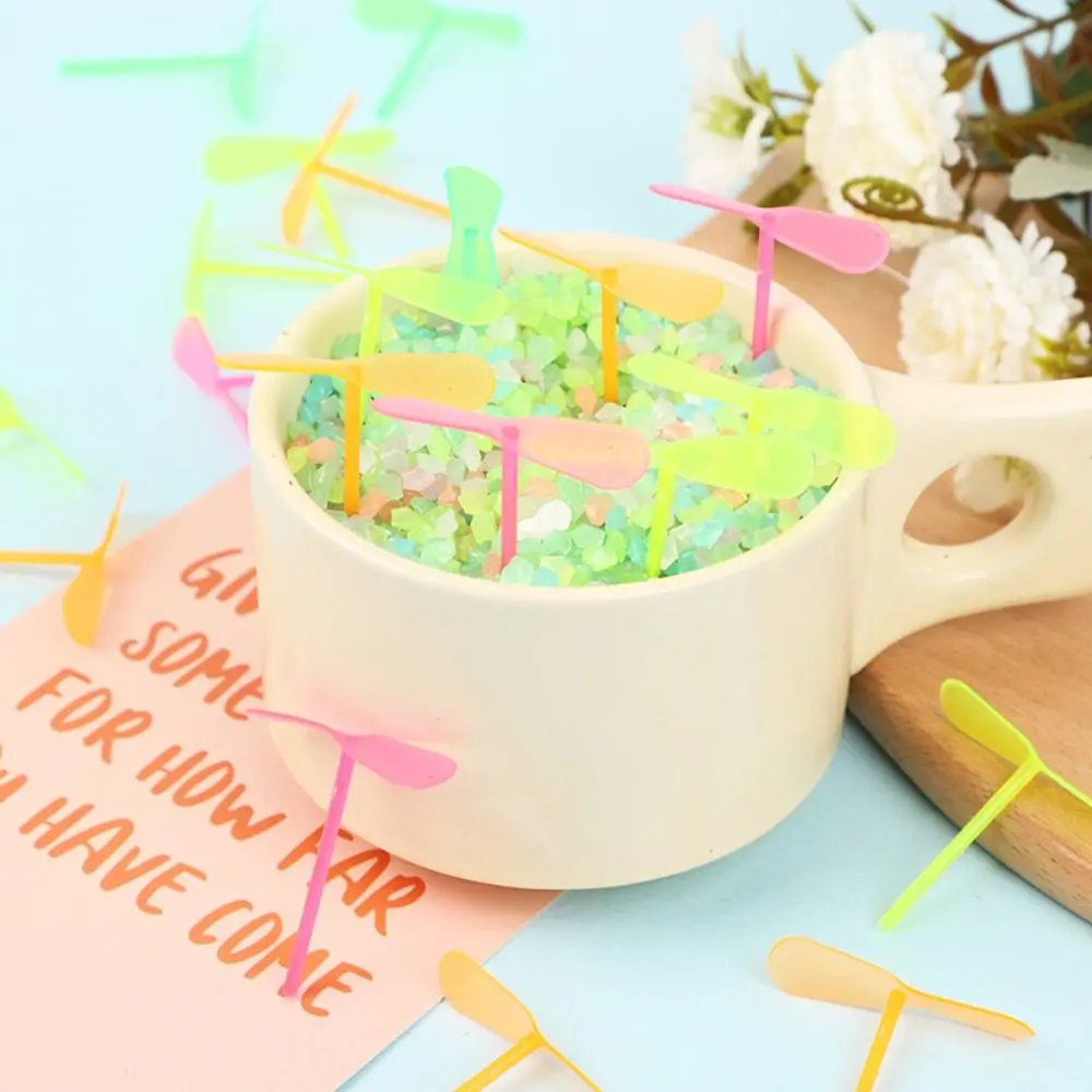 

20pcs Classic Plastic Fun Dragonfly Propeller Mini Bamboo Dragonfly Toy Rotating Flying Disk Hand Push Flying Propeller