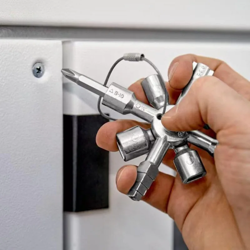 Elektrischer Schaltschrank, Aufzug- und Kreuzschlüssel; Wasserzähler- und Ventilschlüssel; Interner Dreiecksschlüssel; Mehrzweck-T-Schlüssel