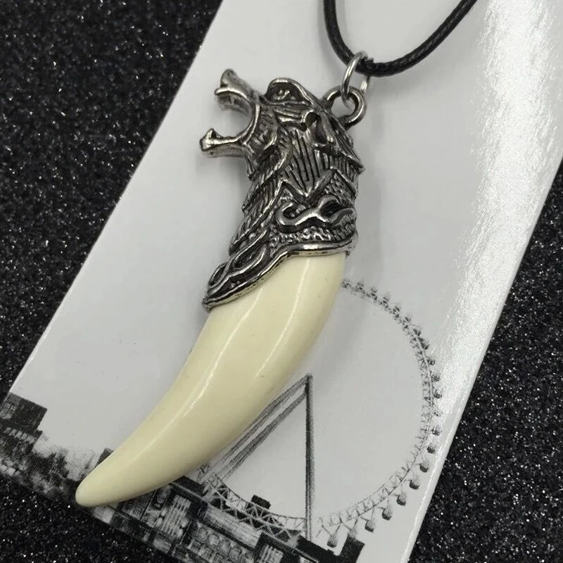 LeeSell Fashion White Wolf Tooth Choker Necklace With Rope Chain Animal Wolf Tooth Amulet Head Pendant Necklace For Men & Boys