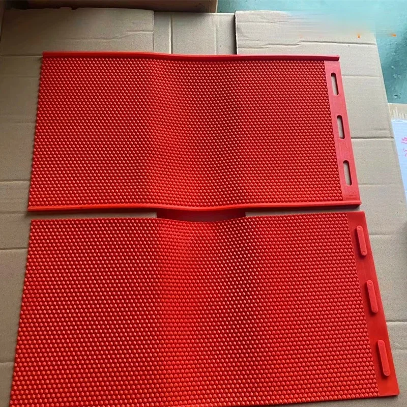 2PCS Rubber Beeswax Press Sheet Mould Foundation Beekeeping Equipment Color Random Bee Hive Basis Press Sheet Mould Tools