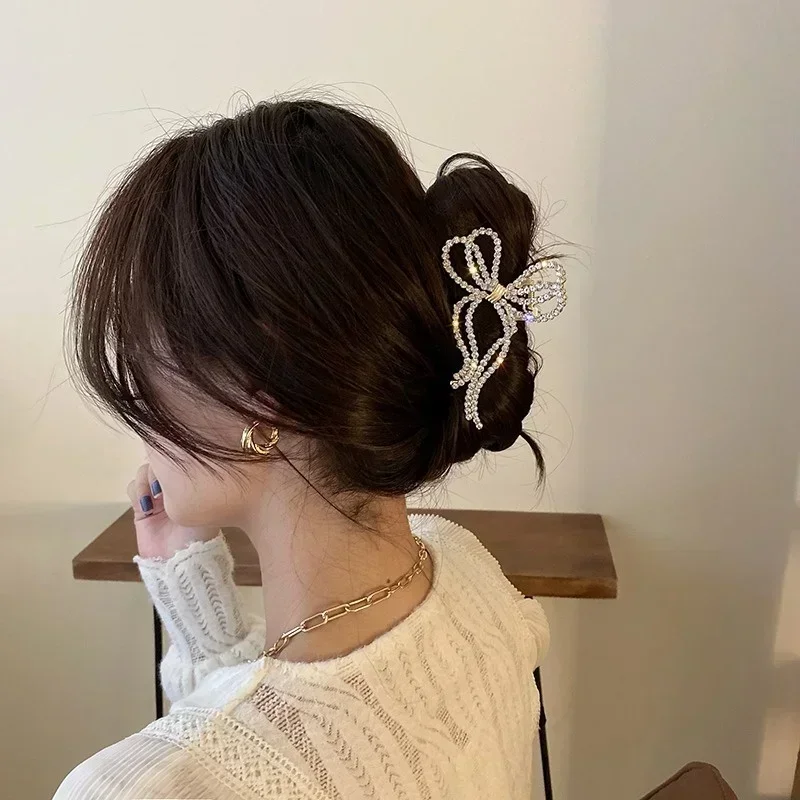 Advanced Diamond Studded Pearl Bow Hair Clip Elegant Women's Hair Clip Metal Geometric Hollow Bow Studded Diamond Headpiece