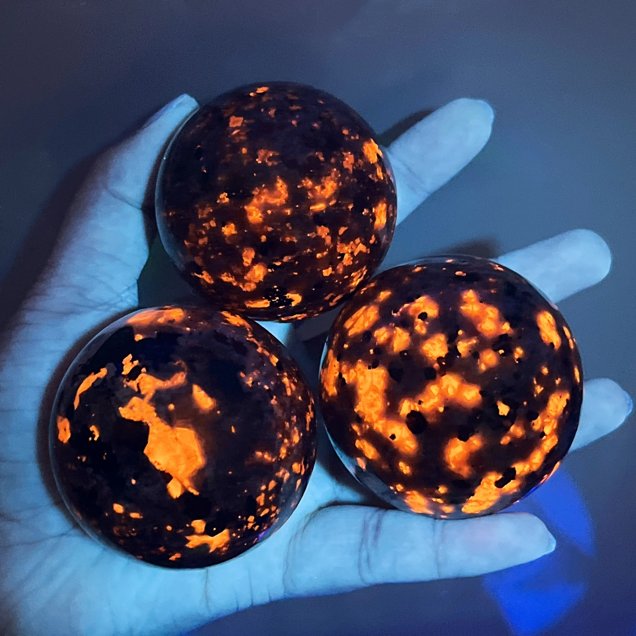 Natural crystal Yooperlite Sphere Crystal Stone Chakra Ball Energy Wicca Flame Stone Reiki Healing Spiritual Witchcraft Gift 5