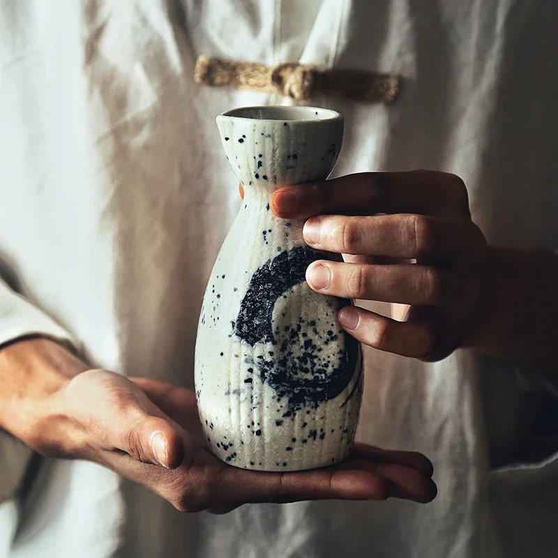 250ml Ceramic Sake Set 1 Wine Pot 4 Cups Restaurant Home Liquor Divider Vintage Hip Flask Spirits Shochu Vodka Bar Set Gift