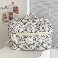 Sacs de courtepointe à fleurs noires pour femmes, sac à main de voyage, pochette fourre-tout à fermeture éclair portable, évaluation cosmétique, stockage de maquillage, poudres, mode Ins 3