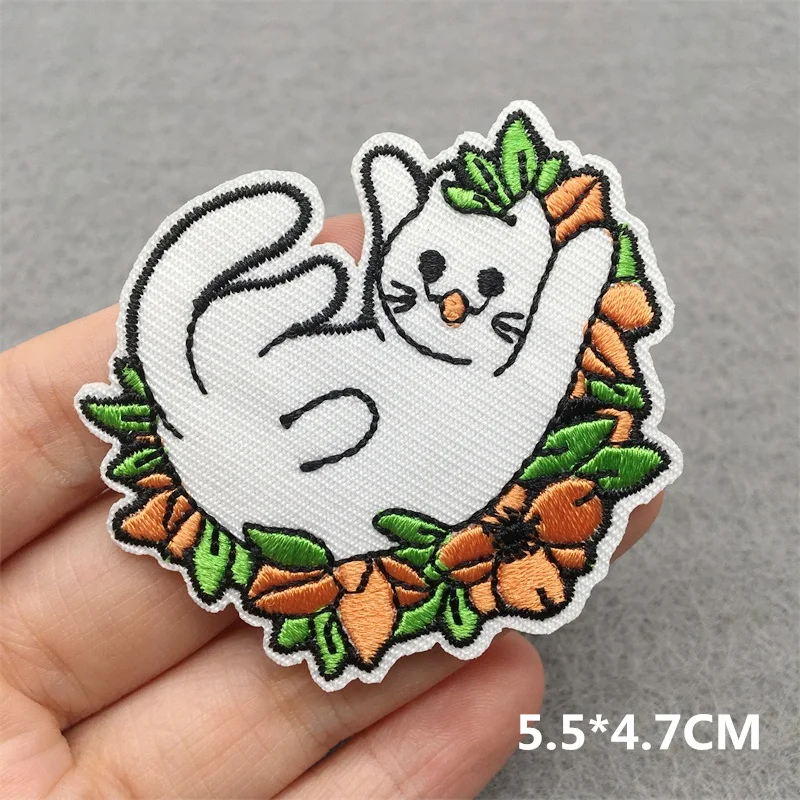 Collection patchs brodés chats thermocollants cartoon styles kawaii colorés