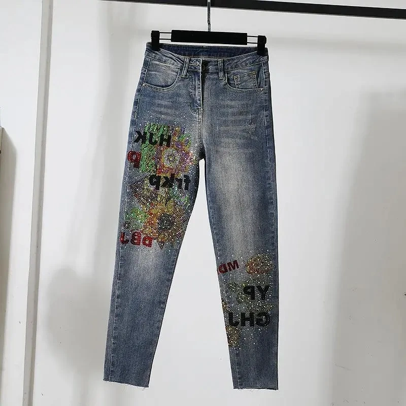 Jeansy damskie – luźny krój, wysoki stan, modny streetwear