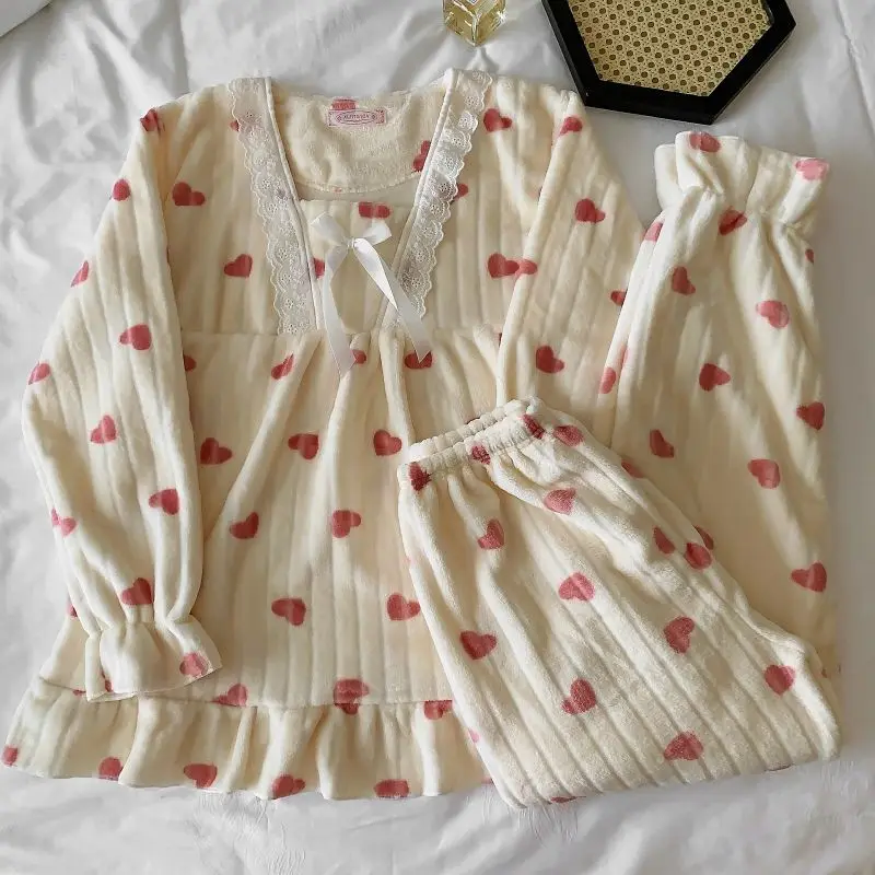 Рисунок 5 - Пижама женская фланелевая с длинным