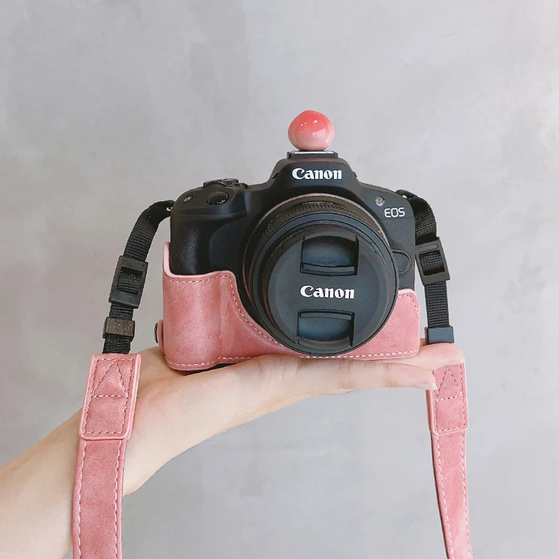 Canon R50 카메라 케이스 가방용 손목 스트랩과 어깨 끈이 있는 PU 가죽 보호 케이스 하프 바디
