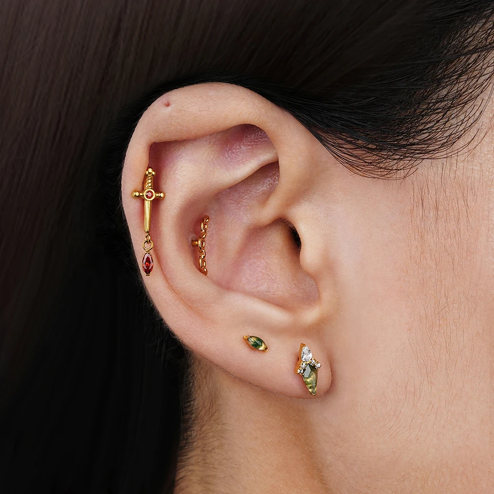 Right Grand ASTM F136 티타늄 16G 후작 혈액 CZ 댕글 단검 플랫 백 스터드 Labret 칼 스터드 귀걸이 연골 스터드 댕글 헬릭스 Tragus 귓불 피어싱 바디 쥬얼리