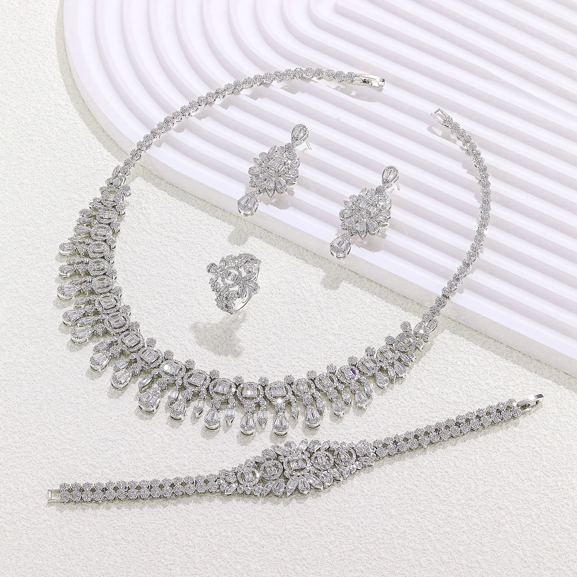 

2024 New Luxury 4-piece Women's Wedding Jewelry Set Crystal Necklace Set Nigeria Dubai Jewelry Set