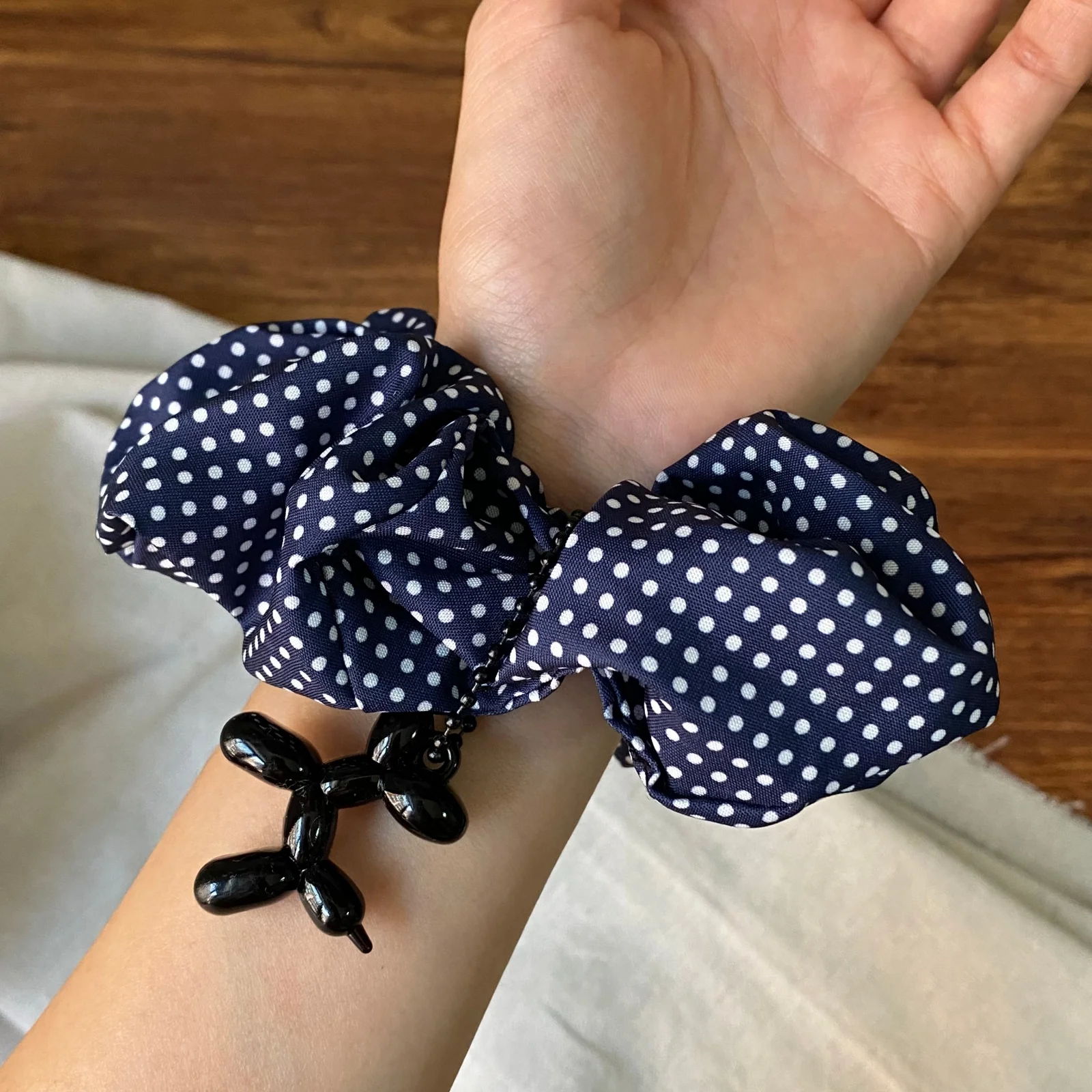 1PC Navy Blue Polka Dot Hair Accessory With Cute Black Balloon Dog Charm For Women, Fashionable Elastic Hair Tie For Daily Wear