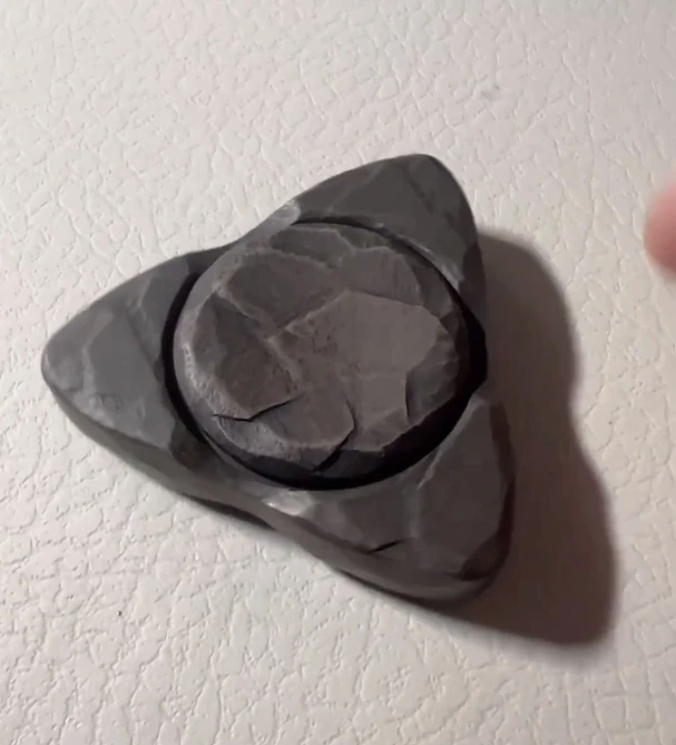 

Подержанные игрушки для декомпрессии EDC Stone с узором из вольфрама и меди