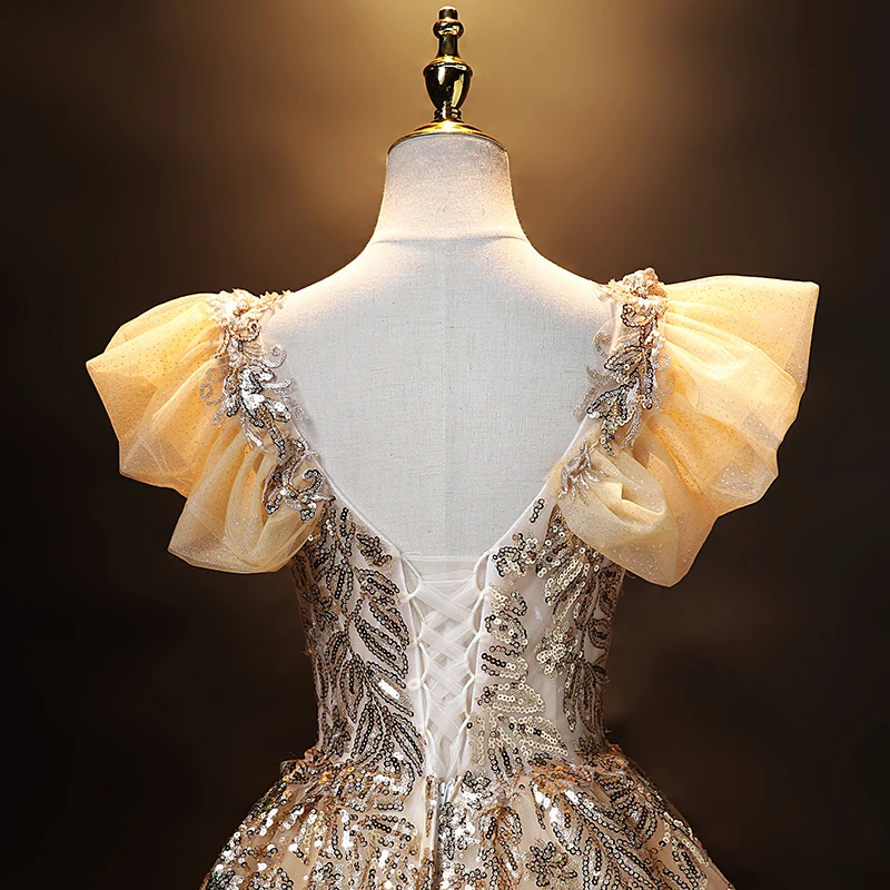 Рисунок 3 - Вечернее платье с V-образным вырезом