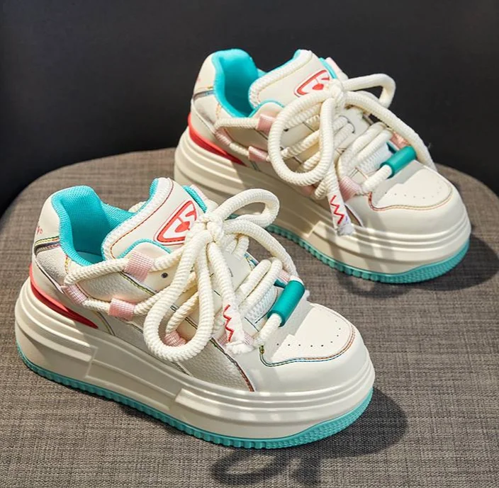 Cuero genuino blanco para mujer en primavera 2024, nuevos zapatos deportivos pequeños de suela gruesa con forma de bizcocho, zapatos de pan_voghion.com