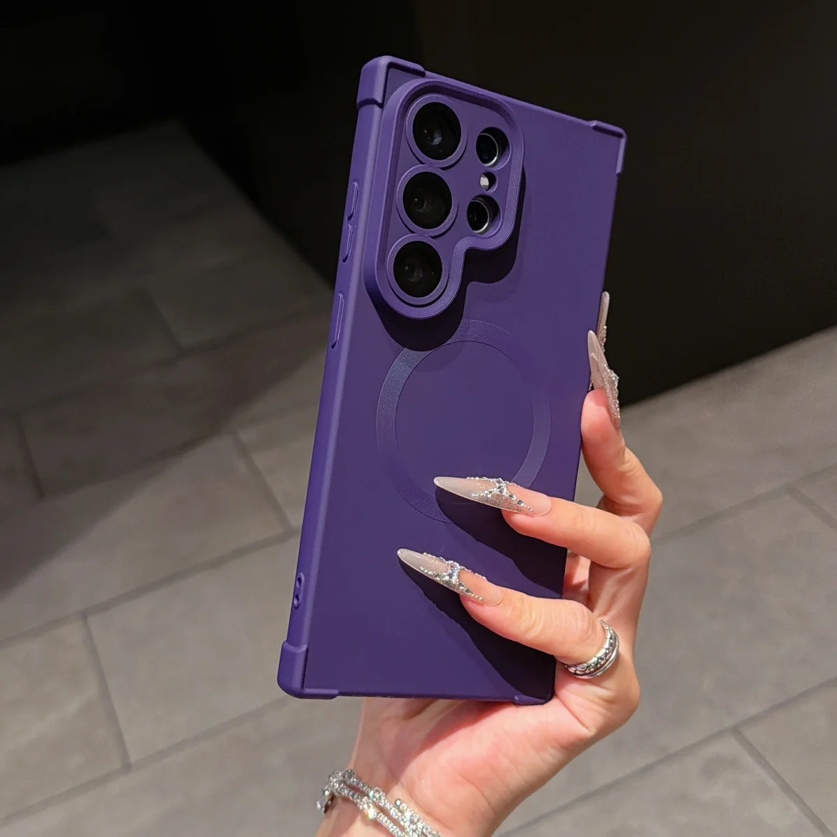 Right Angle Anti-Drop Soft Silicone Shockproof Phone Case with Lanyard and Magnetic Compatibility