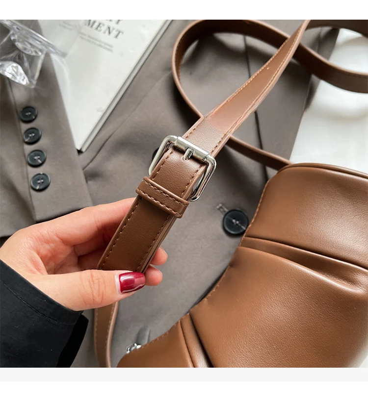 Neue Sommertasche für Damen 2024, vielseitig, leicht, luxuriös, einfache Kissenstruktur, Umhängetasche mit gefalteter Zylinderform, einzelne Schulter_voghion.com