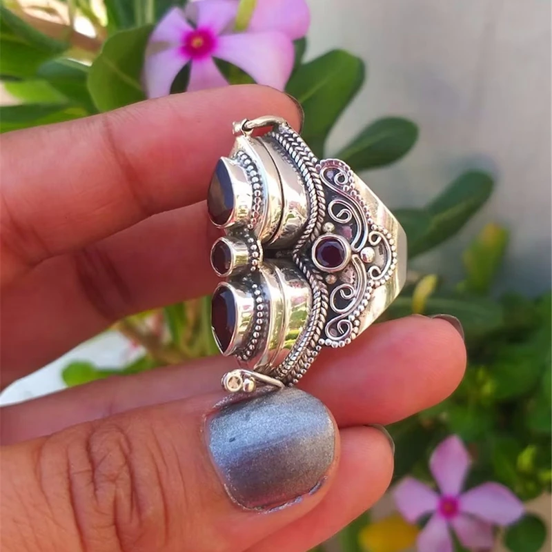 Vintage Women's Ring Bohemian Exaggerated Ring Inlaid Red Cubic Zirconia Antique Silver Color Engraving Classic Ladies Jewelry