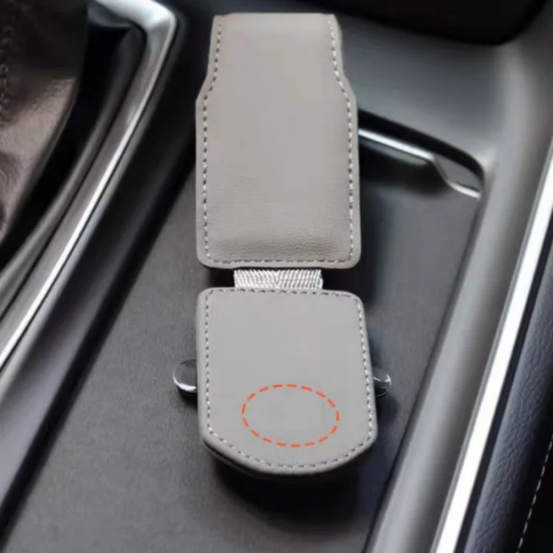 1pc 자동차 선글라스 홀더 자동차 선 바이저 은행 카드 키 안경 자기 흡수 클립 다기능 보관 브래킷