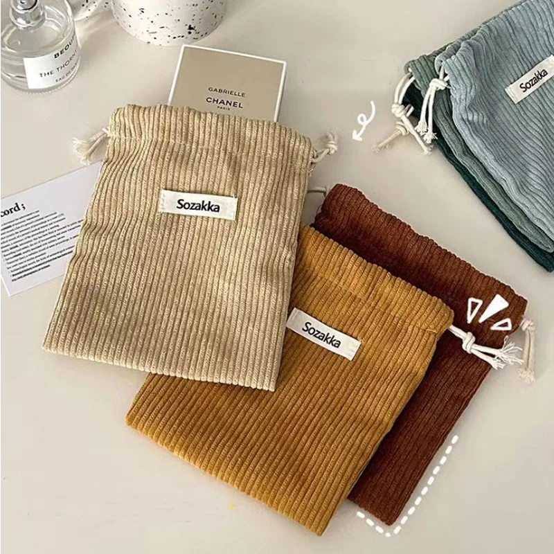 Geschenktüten aus geripptem Samt, 7 x 9 cm, 9 x 12 cm, 13 x 17 cm, 50 Stück/Lot, individuelles Logo, Cordbeutel, Schmuckbeutel mit Kordelzug – Detail 7