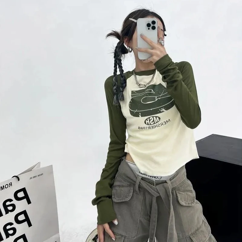 

Женская футболка с длинным рукавом, круглым вырезом и принтом