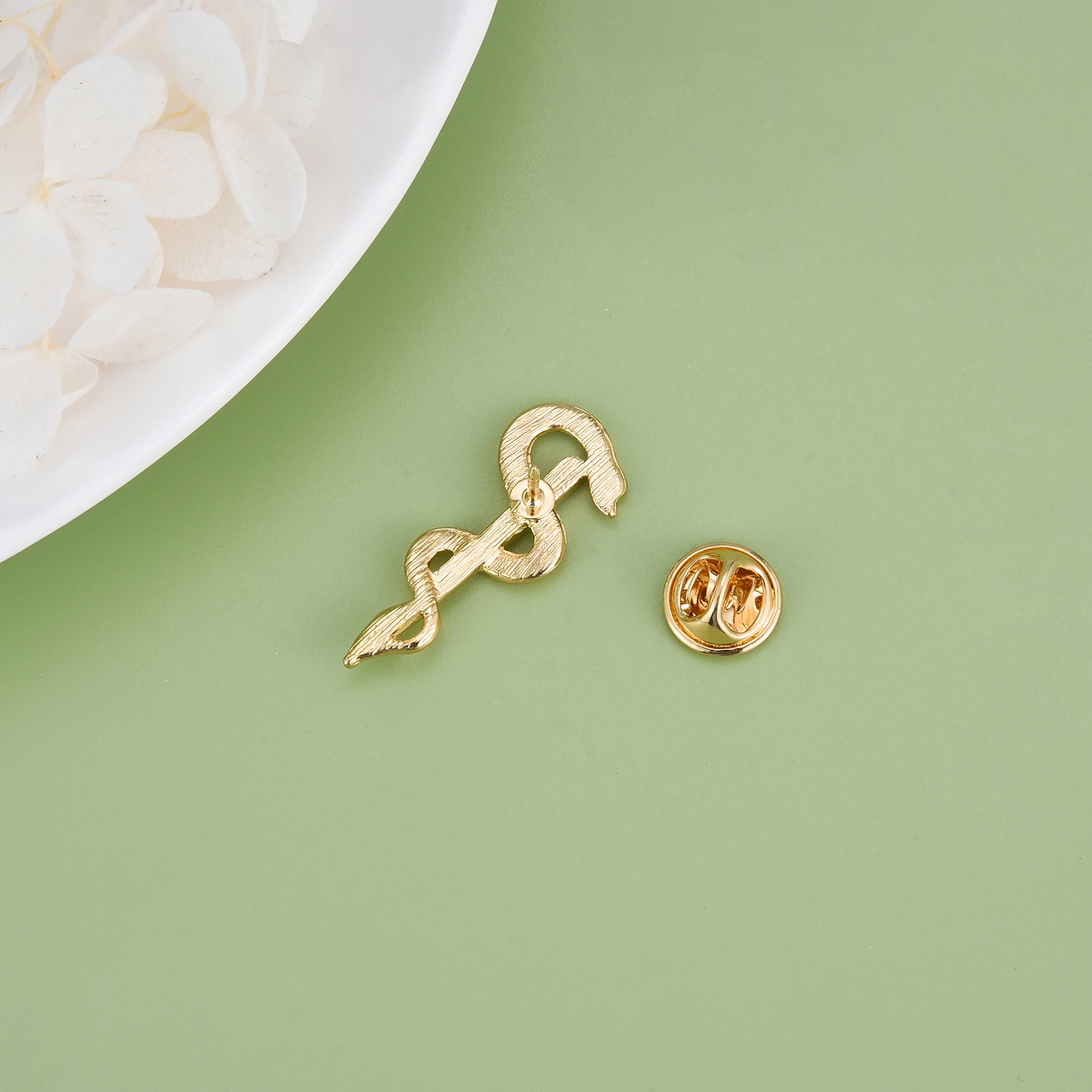Dcarzz Asclepius Medical Caduceus Broschen Stifte für Arzt Krankens ch wester Skalpell Revers Abzeichen Medizin Schmuck Geschenk – Detail 3