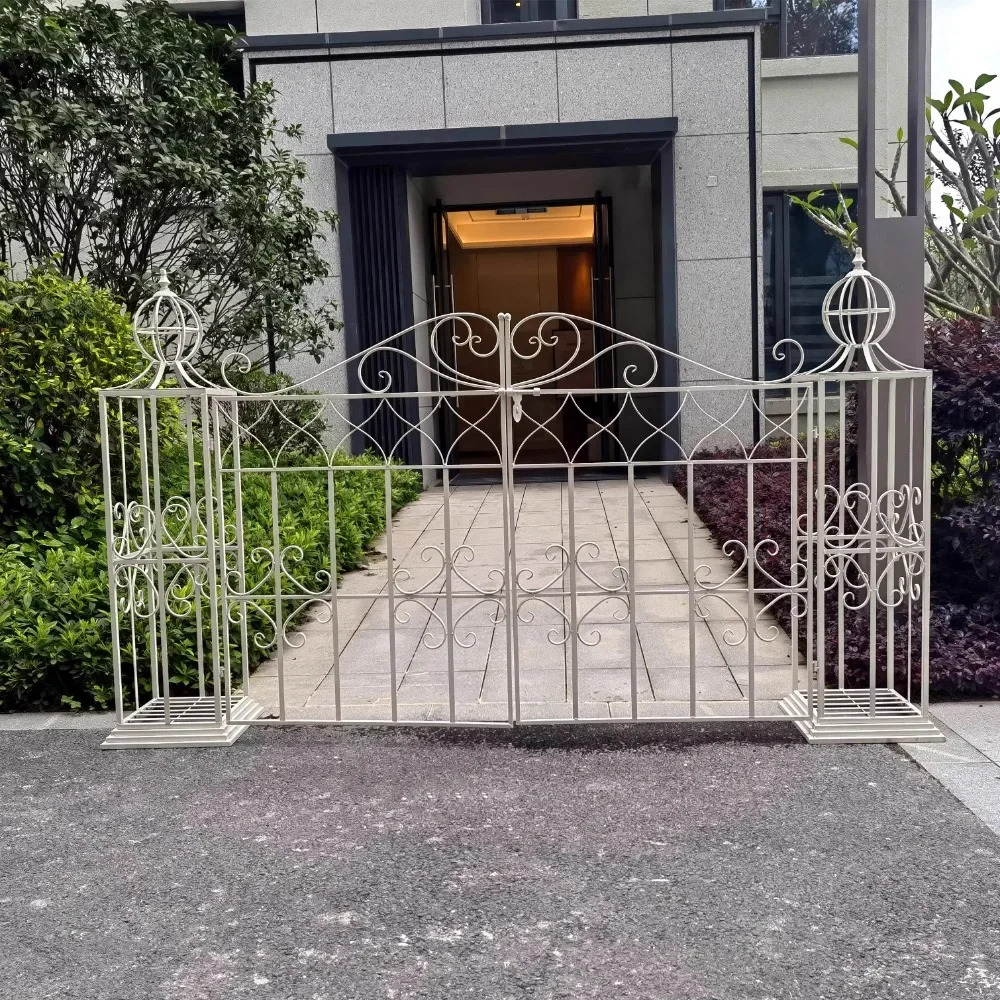 

European style courtyard door, retro iron craftsmanship, old courtyard entrance door, villa garden column, flower rack decoratio