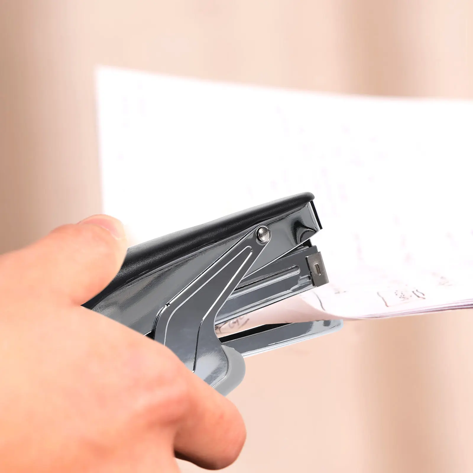 헤비 듀티 핸드 그립 스테이플러는 10번 스테이플에 적합합니다. 사무실, 학교, 학생, 교사를 위한 견고한 금속 플라이어 스테이플러입니다.