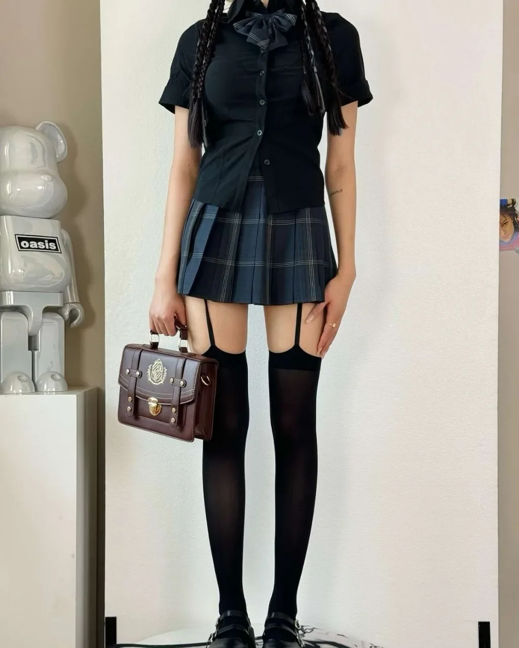 Damen Sexy Strapshalter-Strümpfe aus Samt, dünn, schwarz-weiß, unregelmäßig, mit freiliegender Haut, Lolita JK Japanische Kniestrümpfe – Detail 9