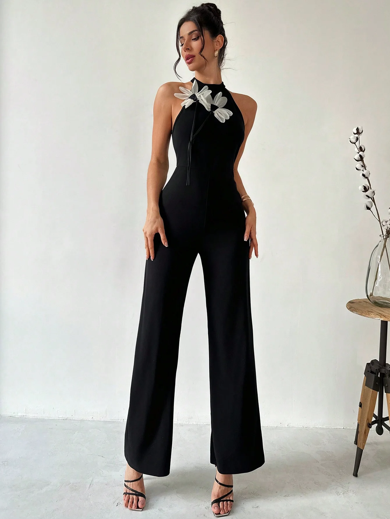 Novo estilo do Dia dos Namorados: data simples, elegante e romântica, retrô, moderno, deslocamento diário, gola alta pequena, cintura halter,