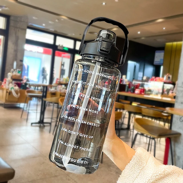 Botella de agua con pajita de 2l, vaso de plástico de gran capacidad,  botella de bebida portátil con marcador de tiempo para deportes al aire  libre, Fitness - AliExpress