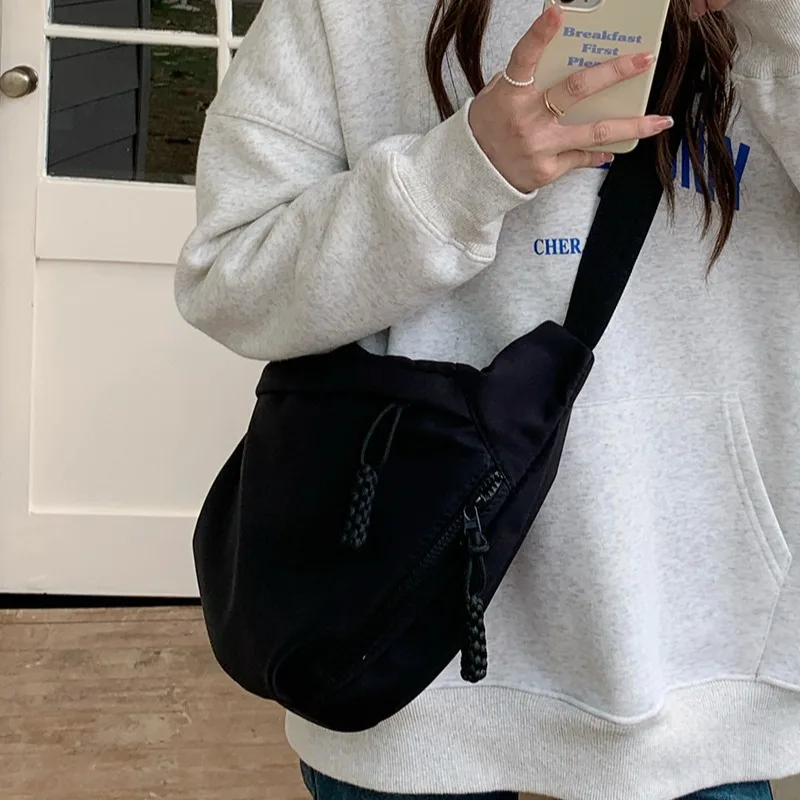 Large Capacity Nylon Crossbody Bags Casual and Versatile Commuting Shoulder Bag Lightweight Sports Crossbody Hobos Bag
