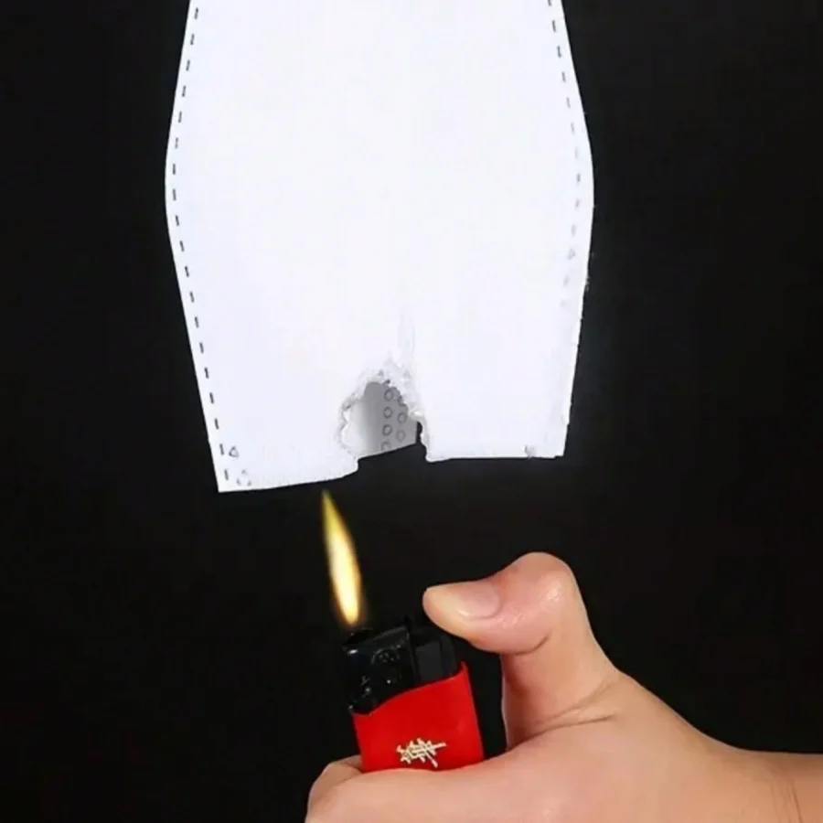 Masque réutilisable en tissu pour adulte, blanc, avec détails des coutures et du fil nasal