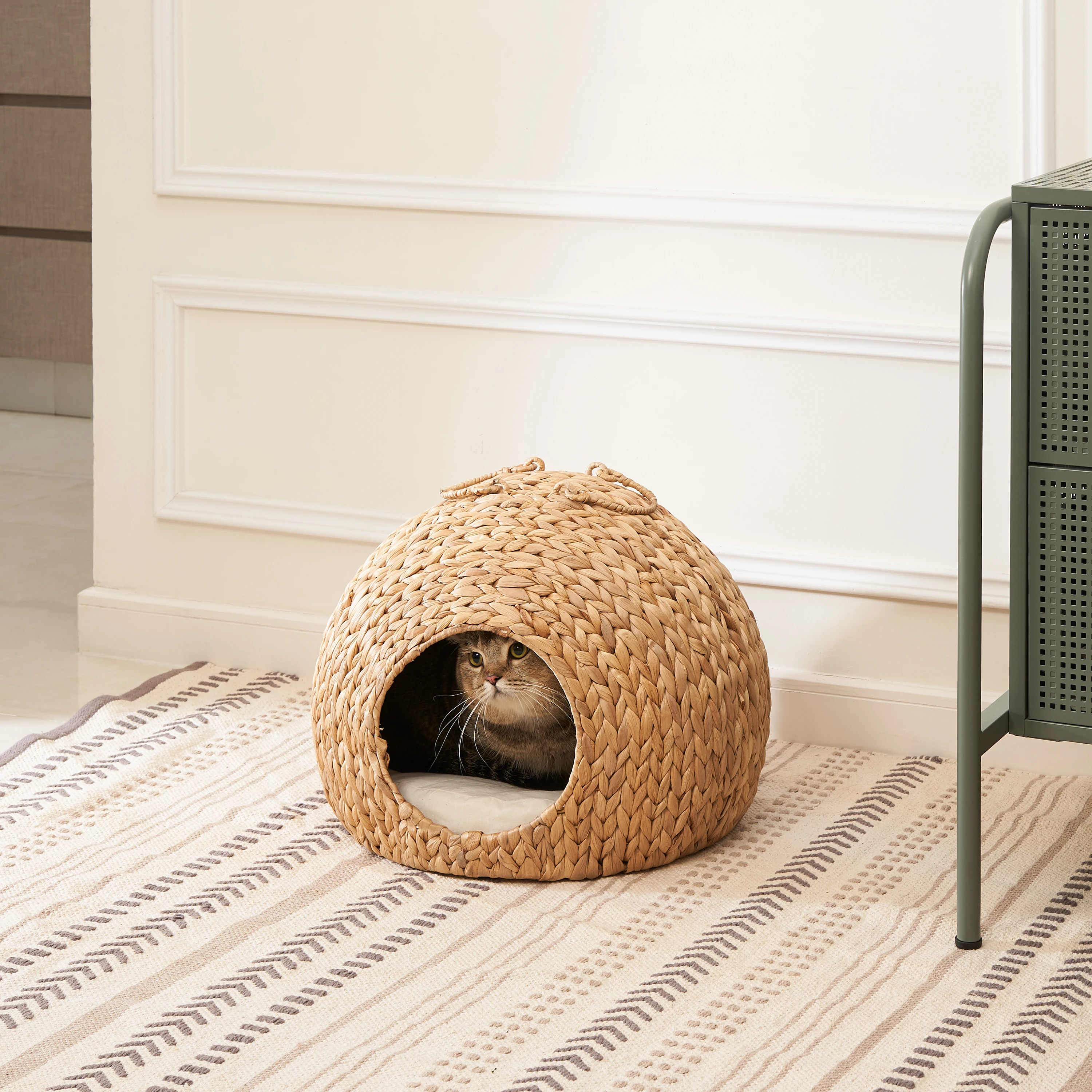 

Water Hyacinth Woven Wicker Round Cat Bed Cave with Handles, For Any Size Cat Breeds, Chihuahua and Use with Cat Tower