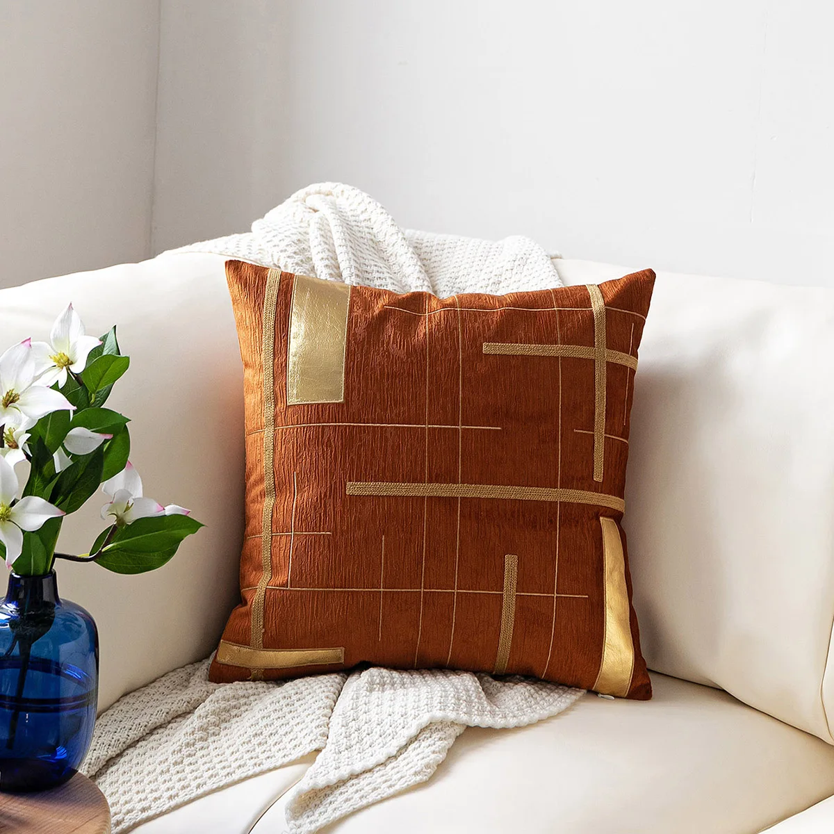 

1 piece embroidered velvet pillow cover with fabric technology, price without pillow core