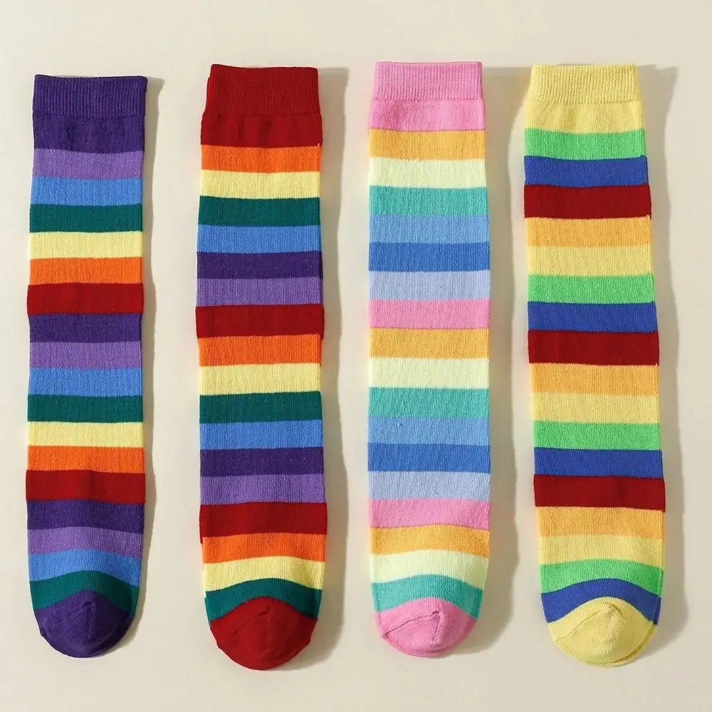 Modische Regenbogenfarbene Damenstrümpfe, weiche, elastische, regenbogengestreifte Socken, hochwertige Party-Performance-Wadensocken für Mädchen – Detail 2