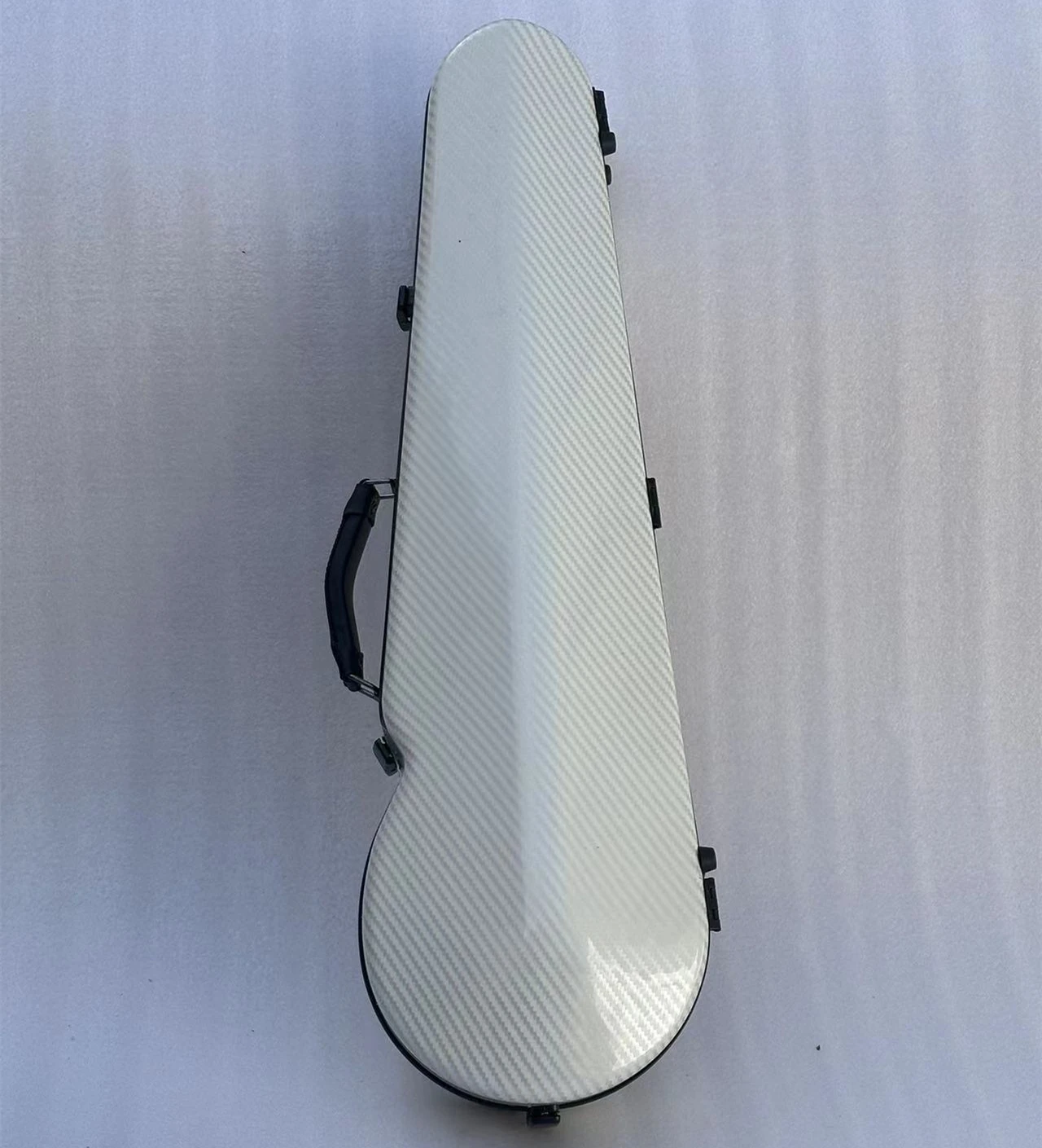 CHRISTINA バイオリンケース ホワイト カーボンファイバー　4/4 Amazon.com: Christina violin case 4/4 Full Size Violin case