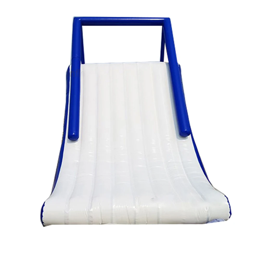 Scivolo Triangolare Gonfiabile Galleggiante Trampolino D'Acqua Al Mare Arrampicata Scivolo Parco Acquatico Per Divertimento