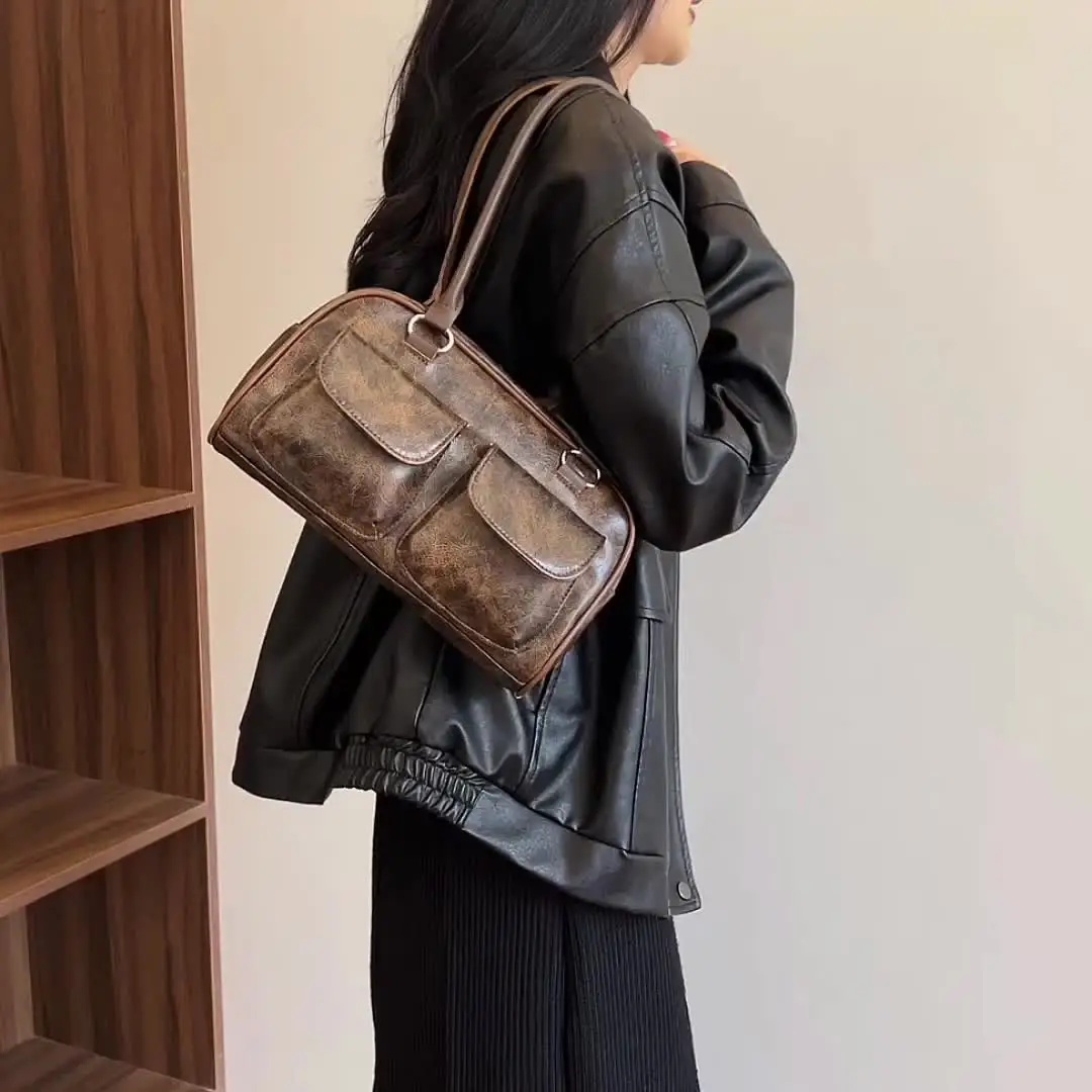 レアデザイン✴︎エナメルレザーボストン2wayショルダーy2kグランジ平成ギャル GYDA（ジェイダ）の「2WAYエナメルボストンBAG（ボストンバッグ）」 - WEAR