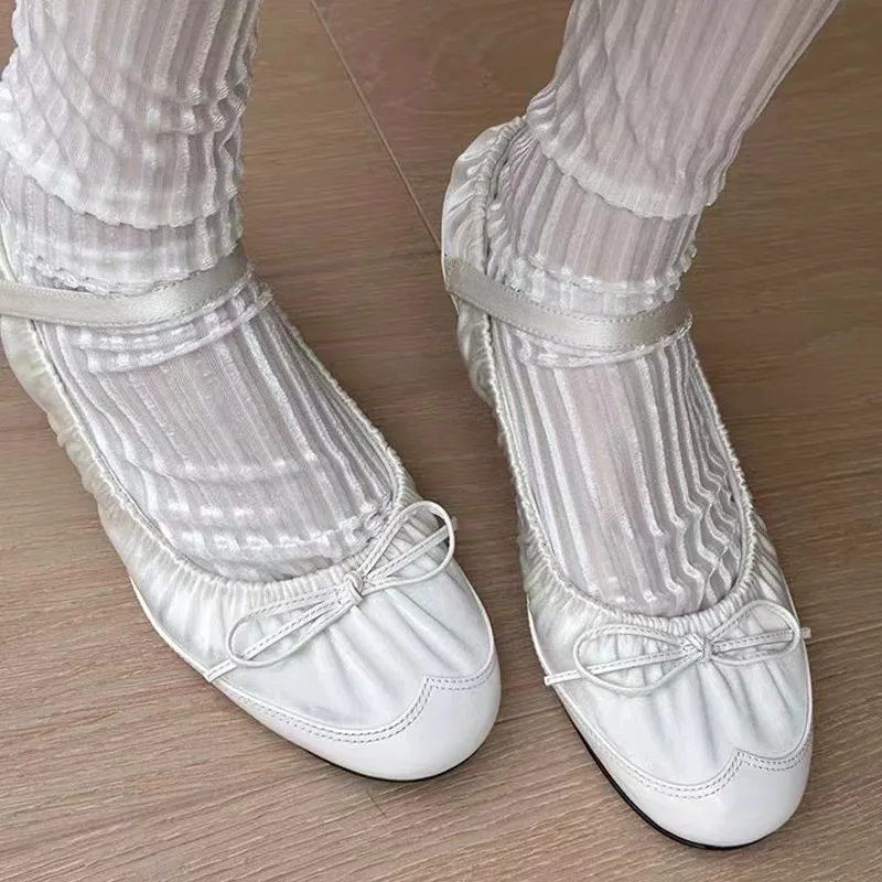 Small Fragrant Flat Bottom Ballet Shoes for Women with Retro and Popular Design, Pleated Mary Jane Women's Bow Tie Single Shoes